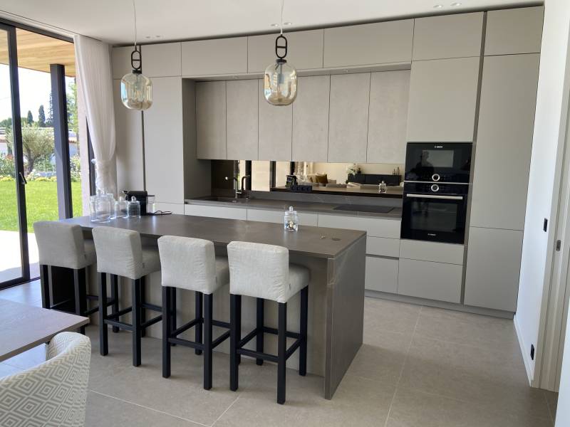 Achat d'une cuisine ouverte sur mesure haut de gamme à Cannes 06