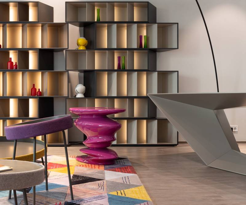 Showroom agencement interieur pour bureau et bibliotheque sur mesure à Cannes