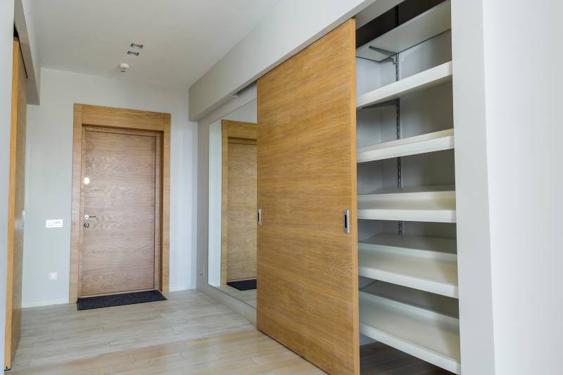 Quelles sont les tendances en matière de portes de placard pour les dressings modernes à Cannes ?